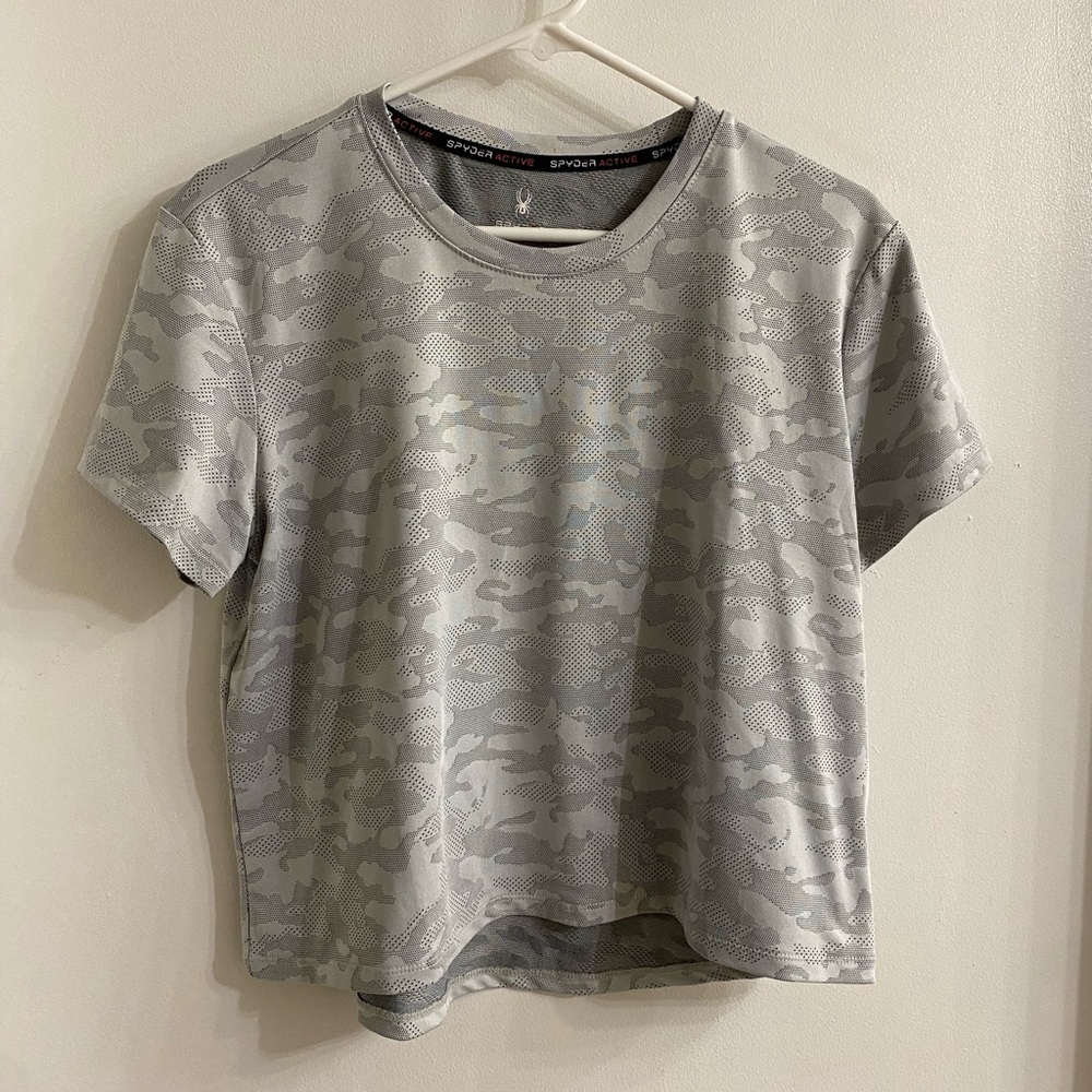 SpYder grey camo short sleeve crop top size large